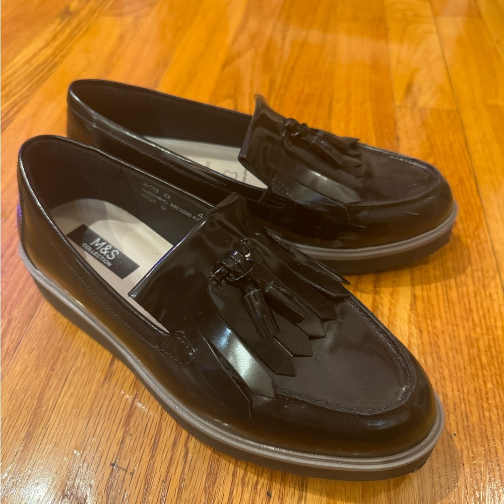 Cute tassel comfy leather loafer women size 6.0